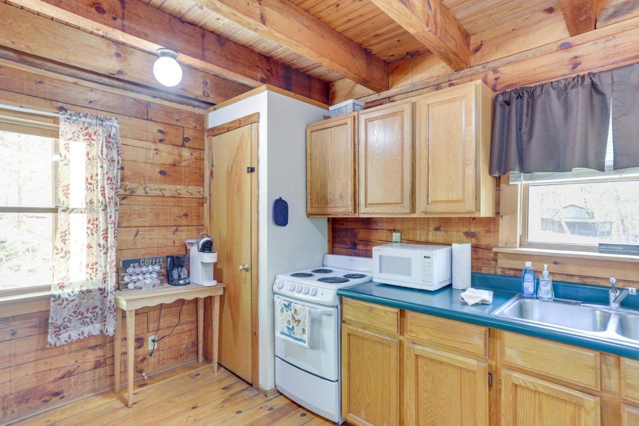 Comfy Taswell Cabin Rental - Community Amenities! Exterior photo