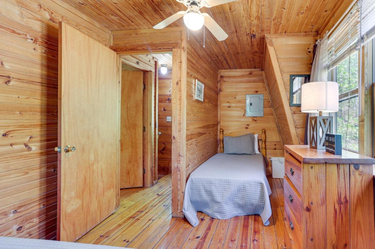 Comfy Taswell Cabin Rental - Community Amenities! Exterior photo